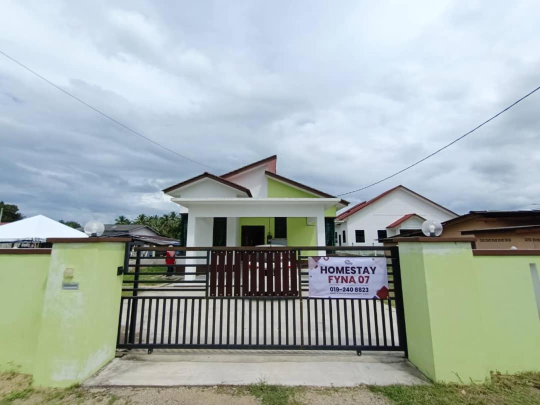 Homestay Kemaman Fyna07 Banglo Mewah 5 Km Dari Pantai Киджал Экстерьер фото