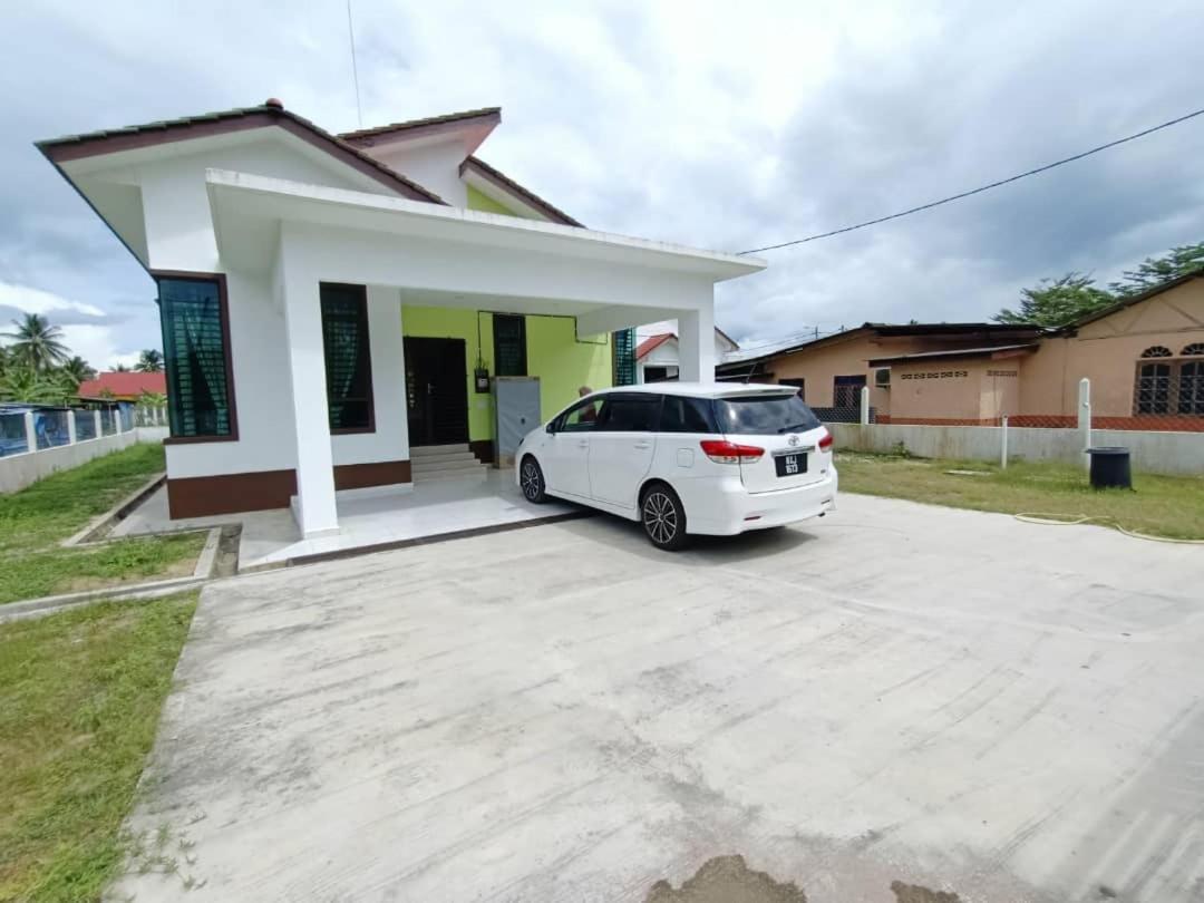 Homestay Kemaman Fyna07 Banglo Mewah 5 Km Dari Pantai Киджал Экстерьер фото